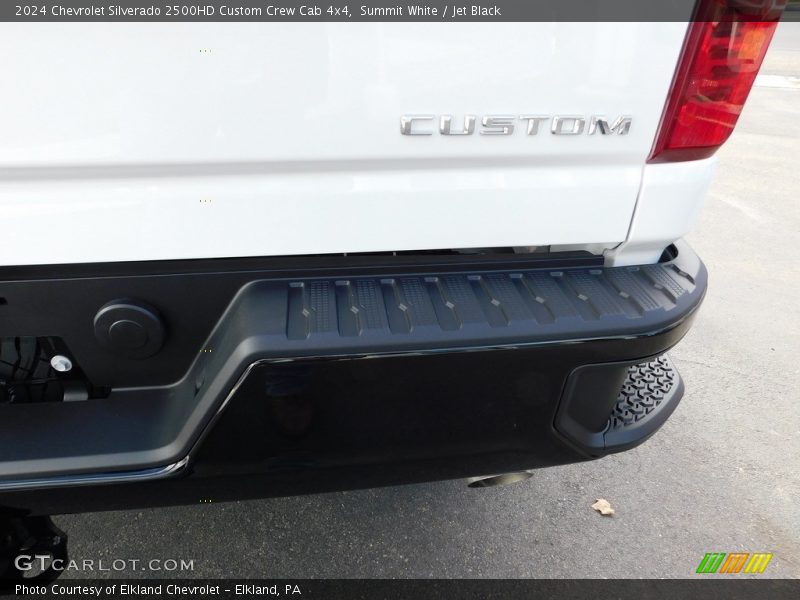 Summit White / Jet Black 2024 Chevrolet Silverado 2500HD Custom Crew Cab 4x4