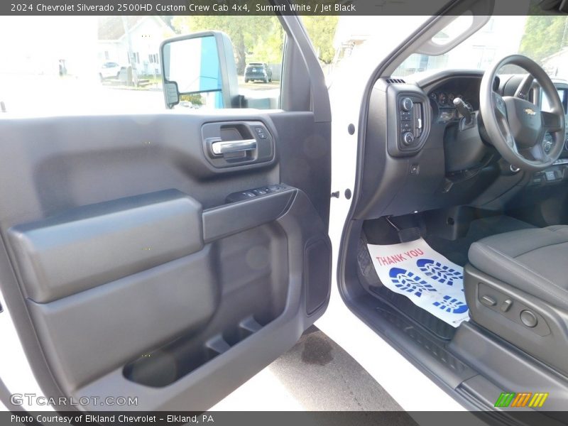 Summit White / Jet Black 2024 Chevrolet Silverado 2500HD Custom Crew Cab 4x4
