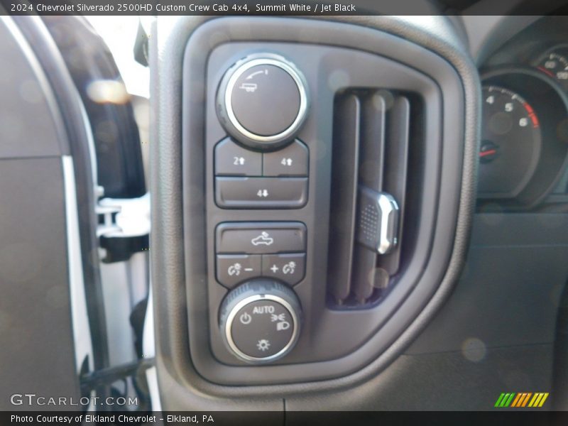 Summit White / Jet Black 2024 Chevrolet Silverado 2500HD Custom Crew Cab 4x4