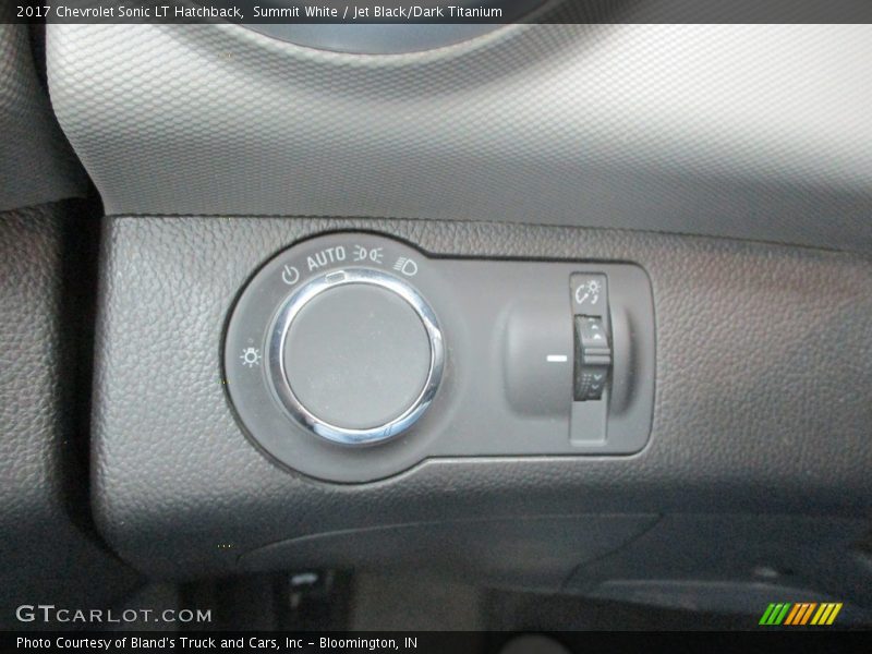 Summit White / Jet Black/Dark Titanium 2017 Chevrolet Sonic LT Hatchback