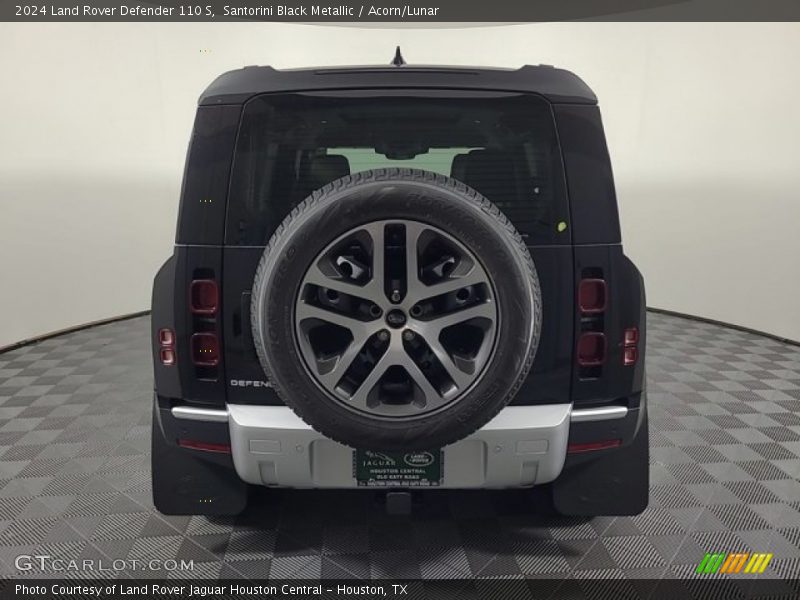  2024 Defender 110 S Wheel