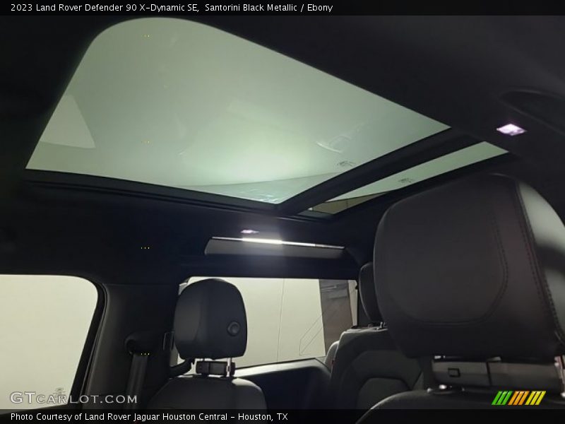 Sunroof of 2023 Defender 90 X-Dynamic SE