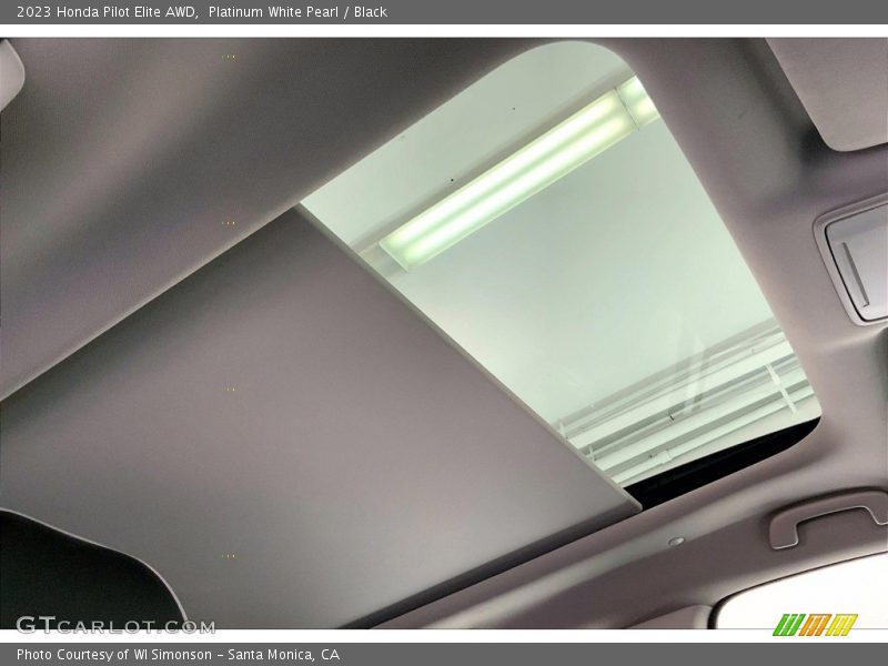Sunroof of 2023 Pilot Elite AWD