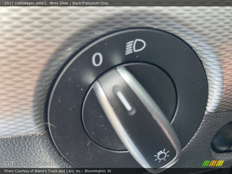 White Silver / Black/Palladium Gray 2017 Volkswagen Jetta S