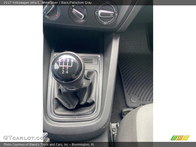 White Silver / Black/Palladium Gray 2017 Volkswagen Jetta S