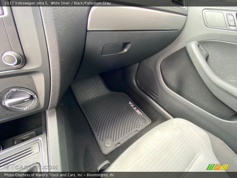 White Silver / Black/Palladium Gray 2017 Volkswagen Jetta S