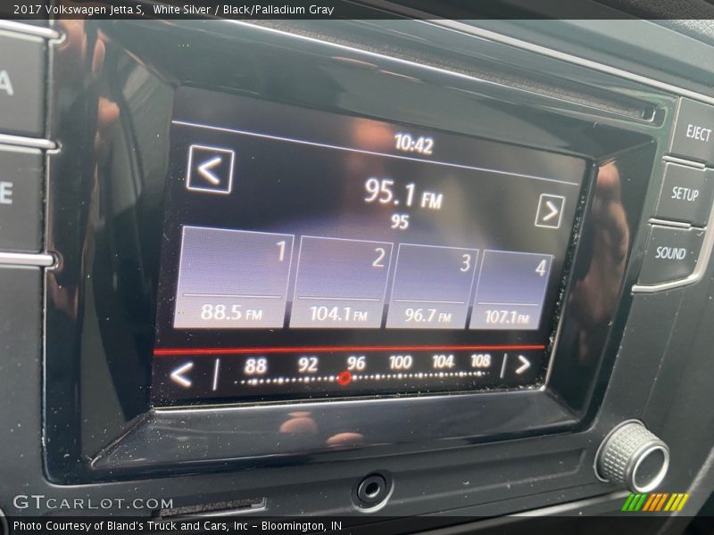 White Silver / Black/Palladium Gray 2017 Volkswagen Jetta S