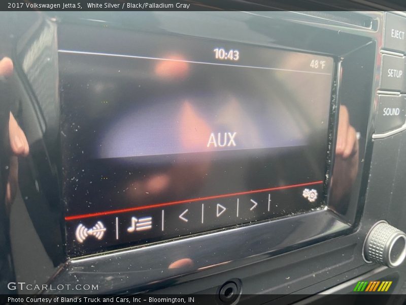 White Silver / Black/Palladium Gray 2017 Volkswagen Jetta S