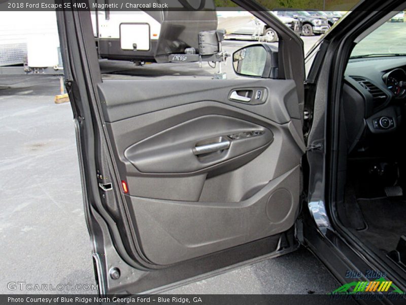 Magnetic / Charcoal Black 2018 Ford Escape SE 4WD