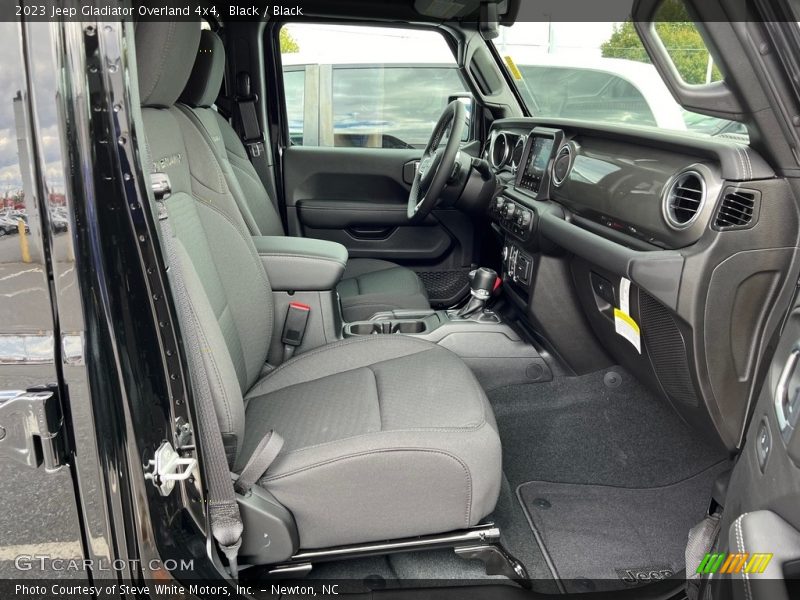 Black / Black 2023 Jeep Gladiator Overland 4x4