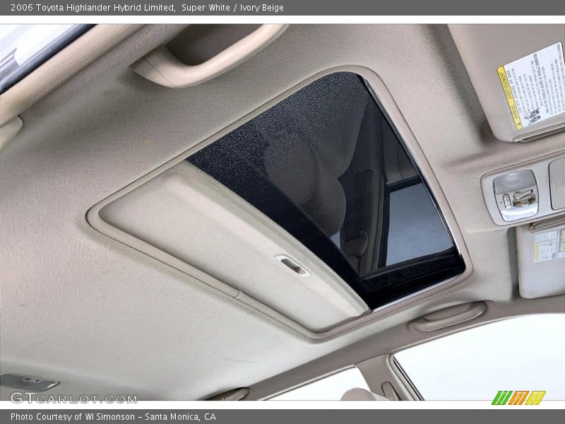 Sunroof of 2006 Highlander Hybrid Limited