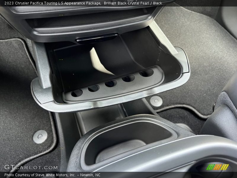 Brilliant Black Crystal Pearl / Black 2023 Chrysler Pacifica Touring L S Appearance Package