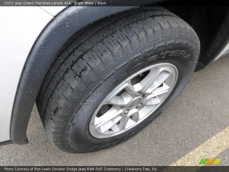 Bright White / Black 2020 Jeep Grand Cherokee Laredo 4x4