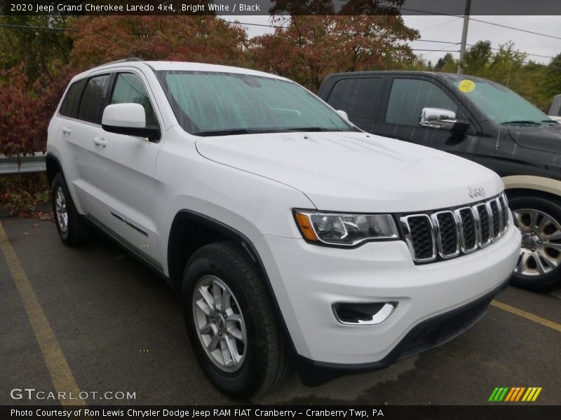 Bright White / Black 2020 Jeep Grand Cherokee Laredo 4x4