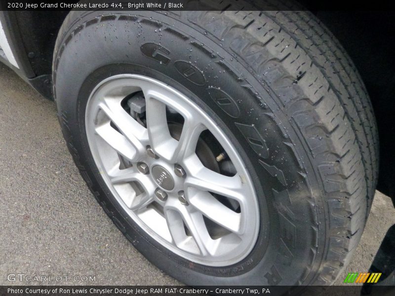 Bright White / Black 2020 Jeep Grand Cherokee Laredo 4x4