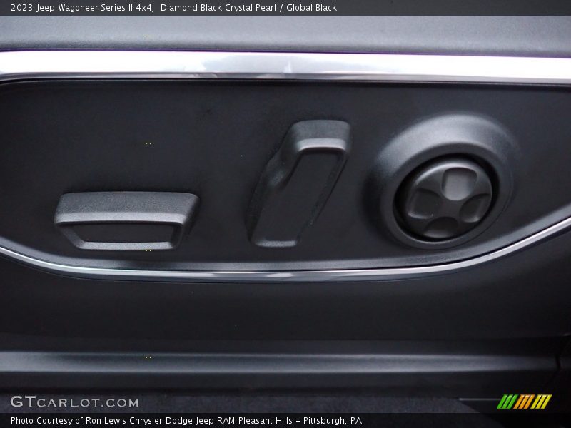 Diamond Black Crystal Pearl / Global Black 2023 Jeep Wagoneer Series II 4x4
