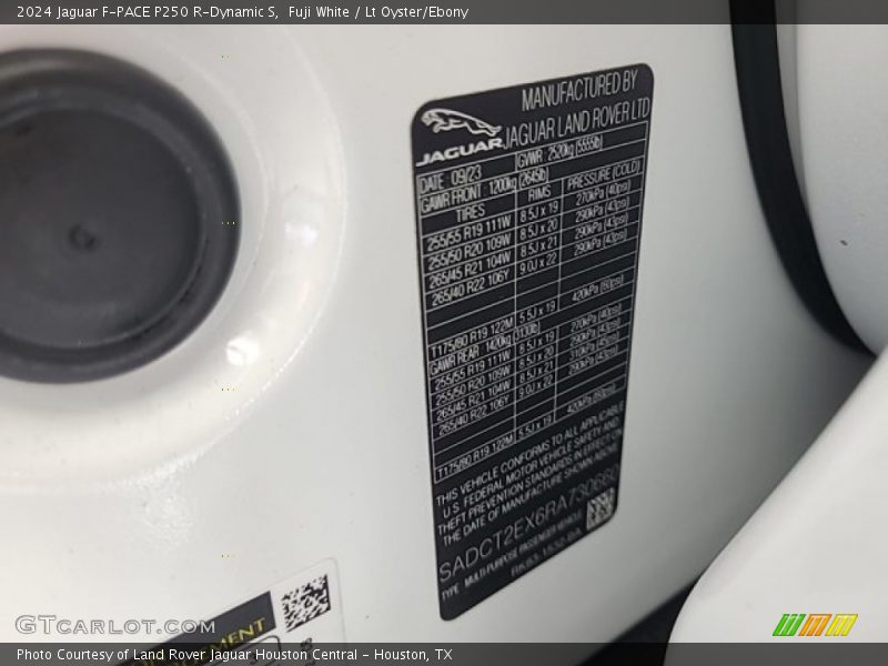 Fuji White / Lt Oyster/Ebony 2024 Jaguar F-PACE P250 R-Dynamic S