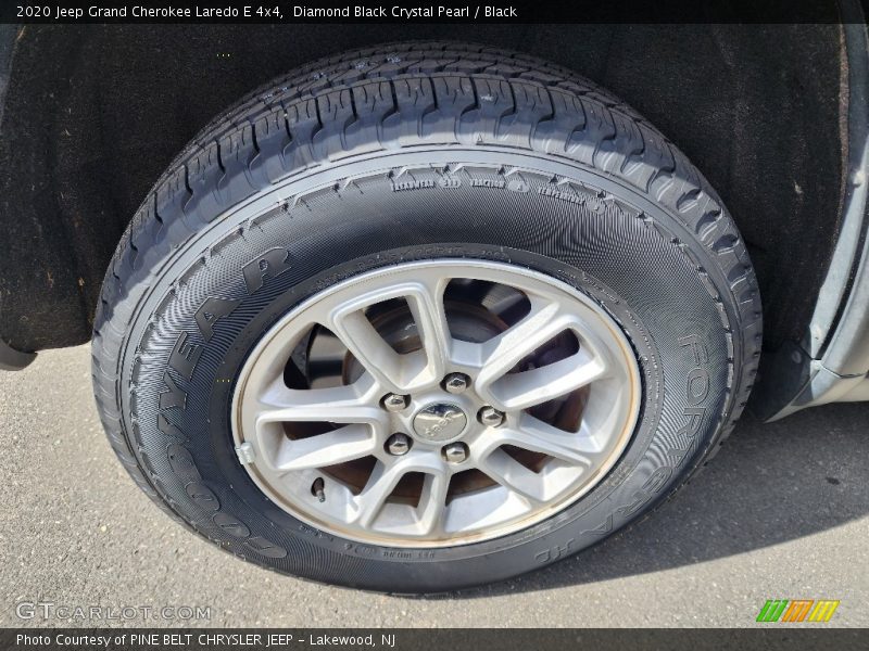 Diamond Black Crystal Pearl / Black 2020 Jeep Grand Cherokee Laredo E 4x4