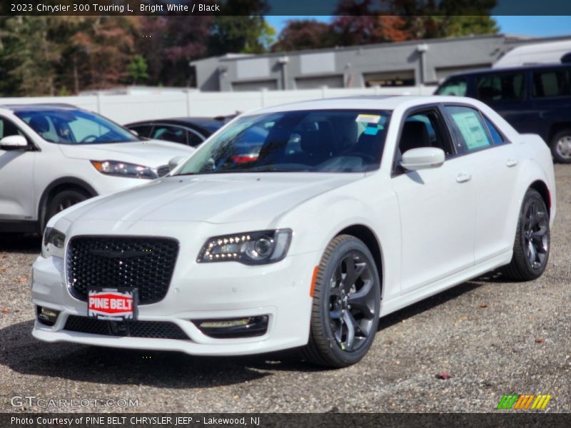 Front 3/4 View of 2023 300 Touring L