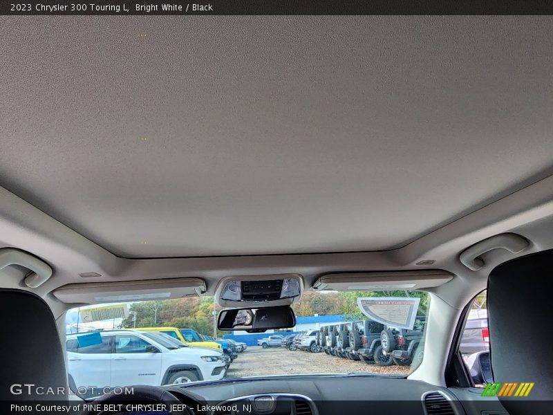 Bright White / Black 2023 Chrysler 300 Touring L