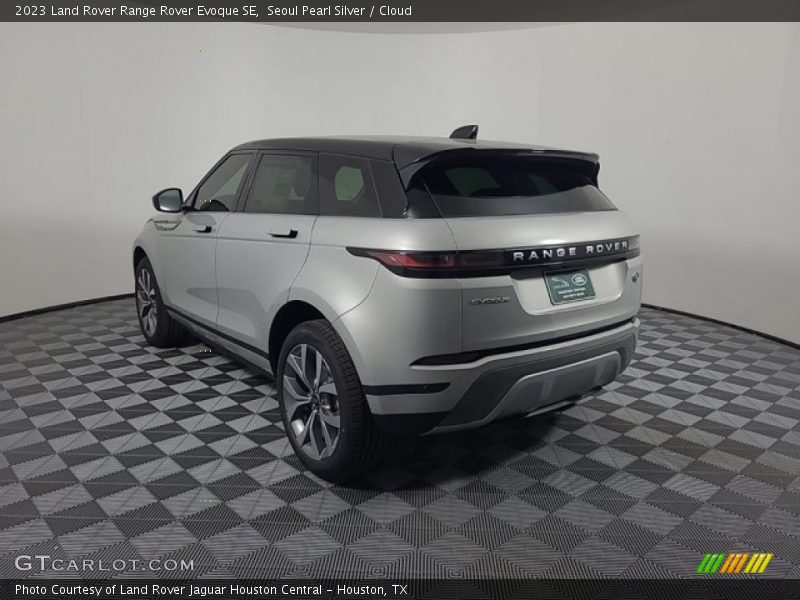 Seoul Pearl Silver / Cloud 2023 Land Rover Range Rover Evoque SE