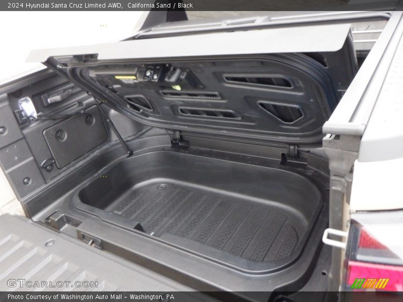  2024 Santa Cruz Limited AWD Trunk