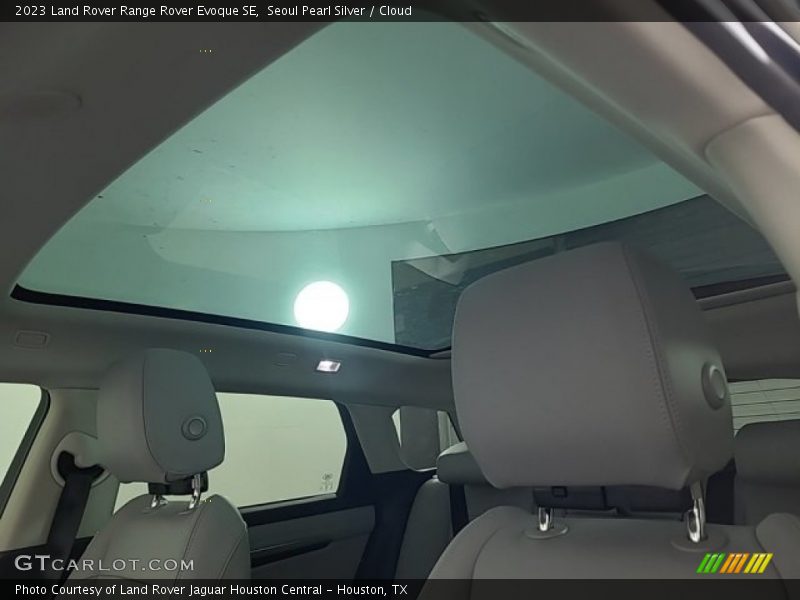 Sunroof of 2023 Range Rover Evoque SE