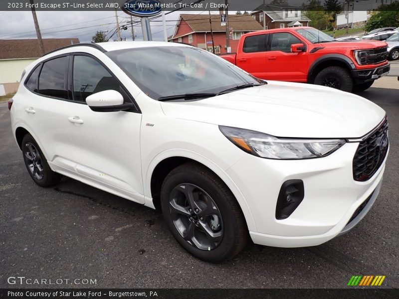 Front 3/4 View of 2023 Escape ST-Line Select AWD