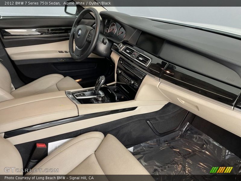 Dashboard of 2012 7 Series 750i Sedan