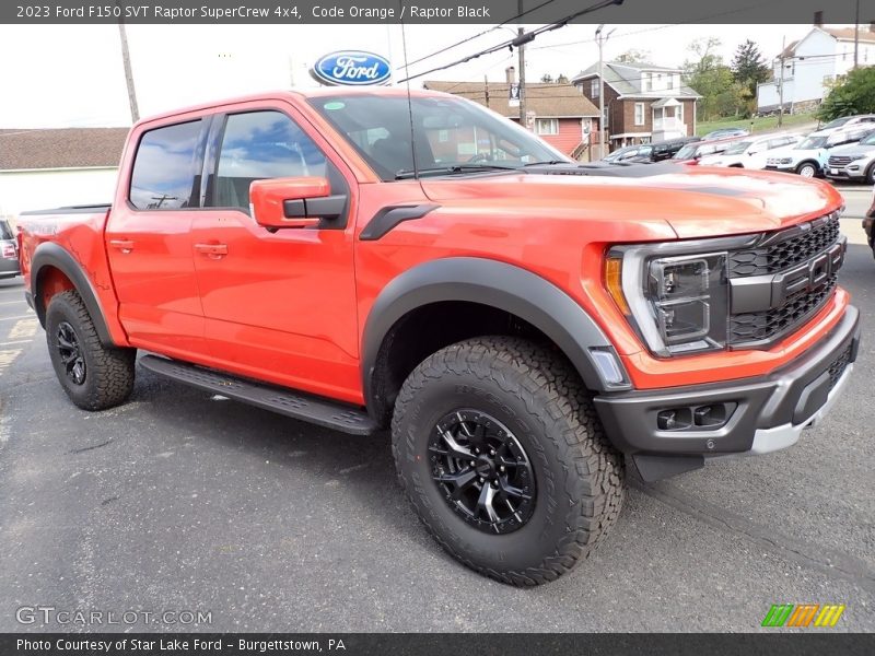 Front 3/4 View of 2023 F150 SVT Raptor SuperCrew 4x4