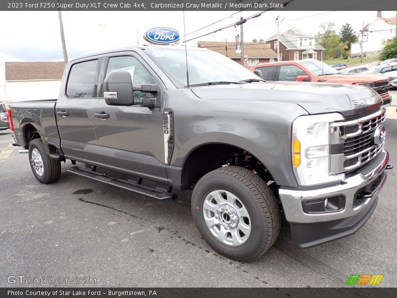 Front 3/4 View of 2023 F250 Super Duty XLT Crew Cab 4x4