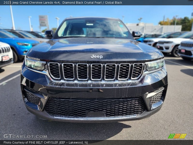 Diamond Black Crystal Pearl / Global Black 2023 Jeep Grand Cherokee Laredo 4x4