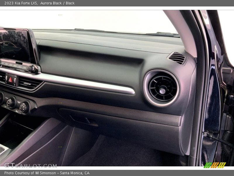 Dashboard of 2023 Forte LXS