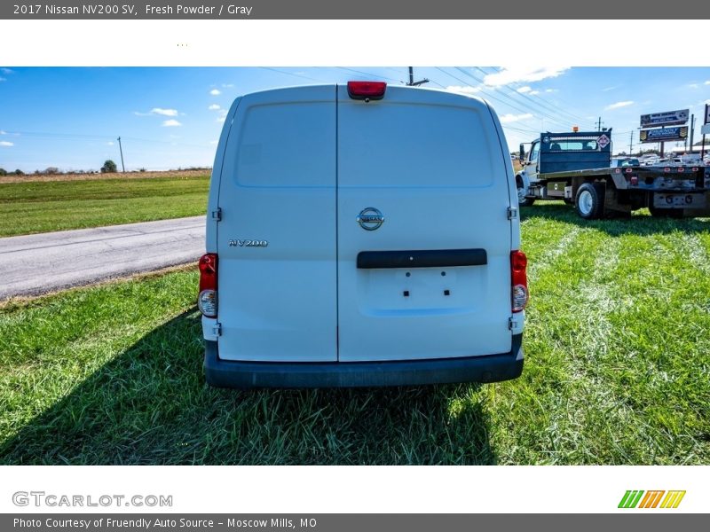 Fresh Powder / Gray 2017 Nissan NV200 SV
