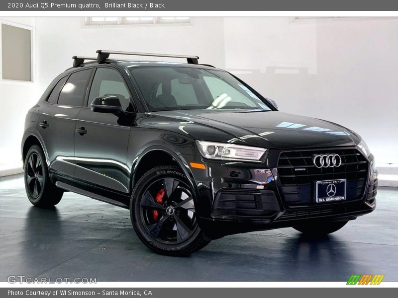 Front 3/4 View of 2020 Q5 Premium quattro