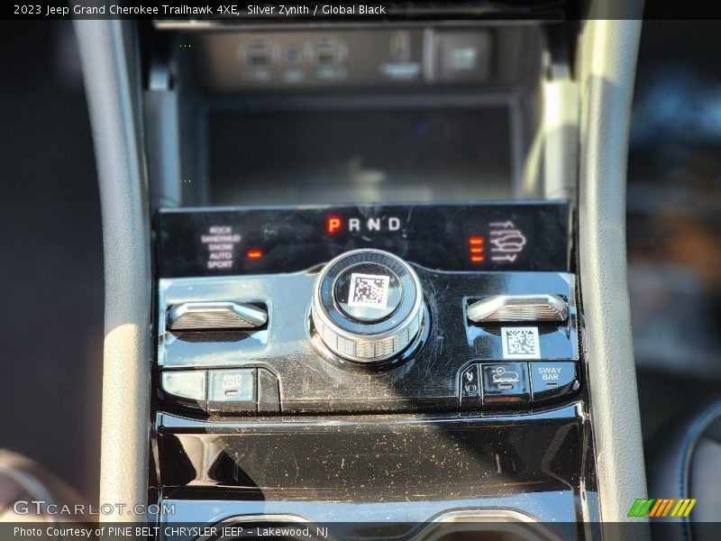 Controls of 2023 Grand Cherokee Trailhawk 4XE