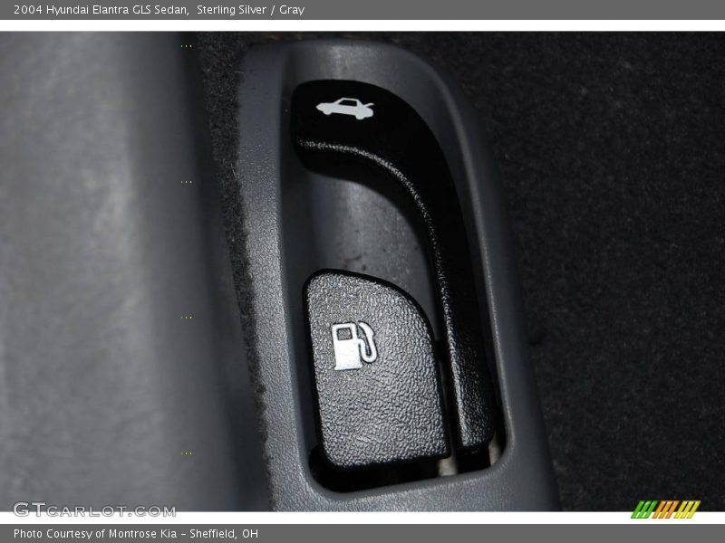 Sterling Silver / Gray 2004 Hyundai Elantra GLS Sedan