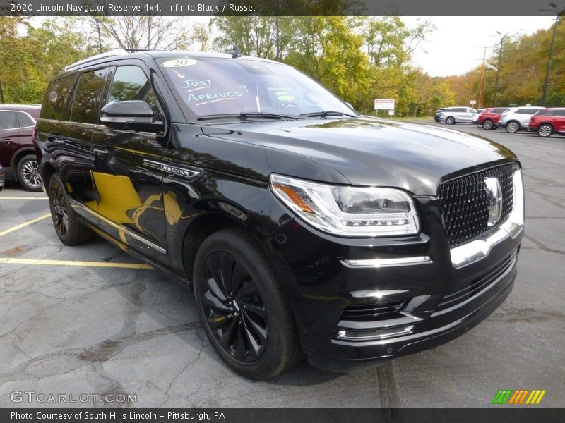 Front 3/4 View of 2020 Navigator Reserve 4x4