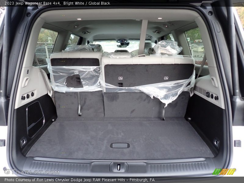  2023 Wagoneer Base 4x4 Trunk