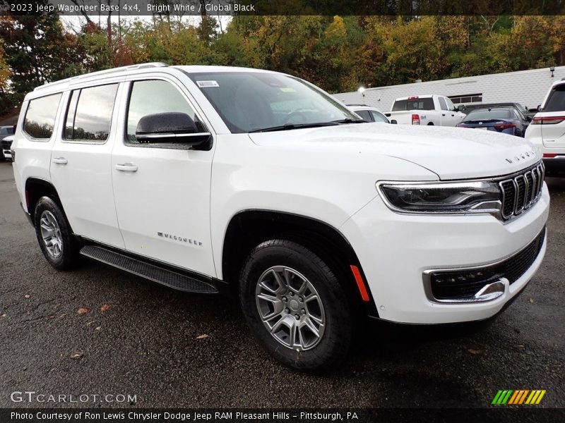 Front 3/4 View of 2023 Wagoneer Base 4x4