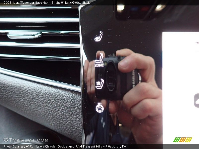Bright White / Global Black 2023 Jeep Wagoneer Base 4x4