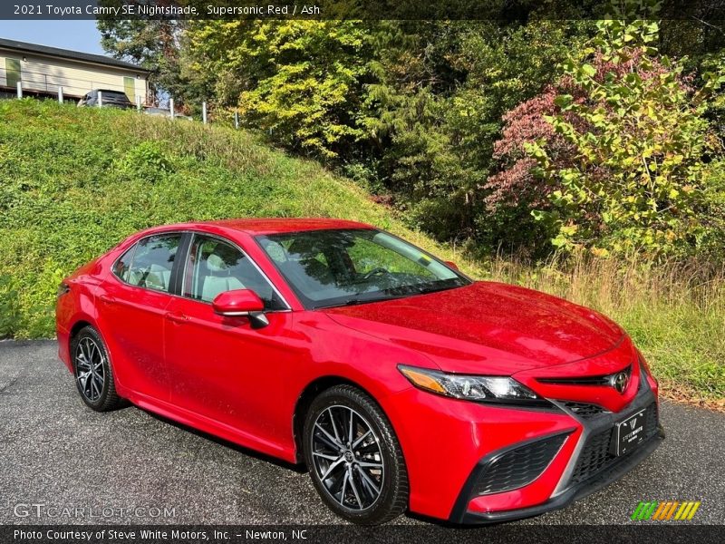 Front 3/4 View of 2021 Camry SE Nightshade