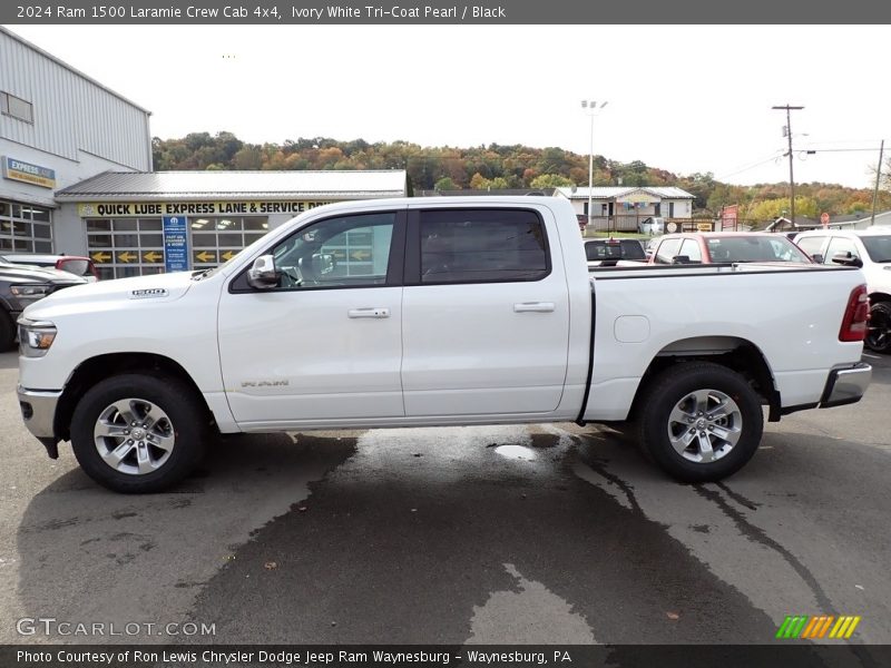 Ivory White Tri-Coat Pearl / Black 2024 Ram 1500 Laramie Crew Cab 4x4