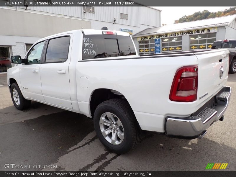 Ivory White Tri-Coat Pearl / Black 2024 Ram 1500 Laramie Crew Cab 4x4