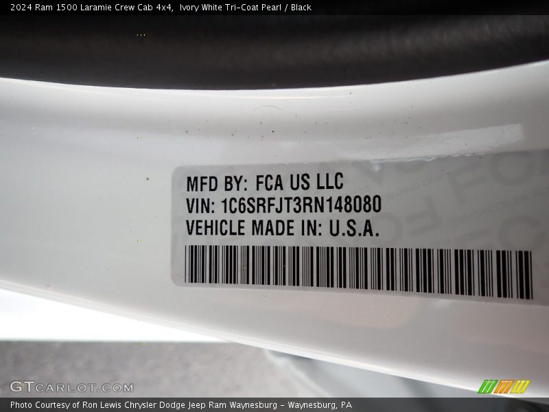 Ivory White Tri-Coat Pearl / Black 2024 Ram 1500 Laramie Crew Cab 4x4