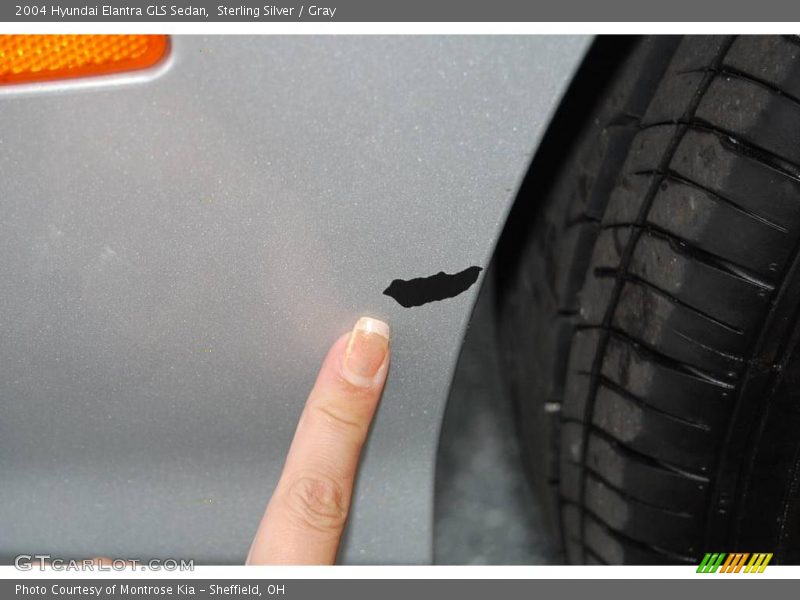 Sterling Silver / Gray 2004 Hyundai Elantra GLS Sedan