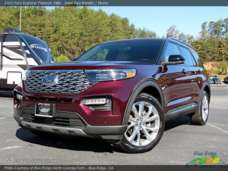 Front 3/4 View of 2023 Explorer Platinum 4WD