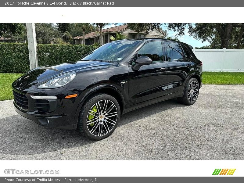 Front 3/4 View of 2017 Cayenne S E-Hybrid