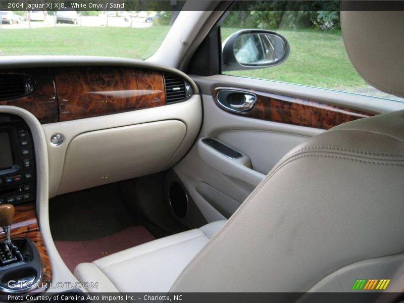 White Onyx / Sand 2004 Jaguar XJ XJ8