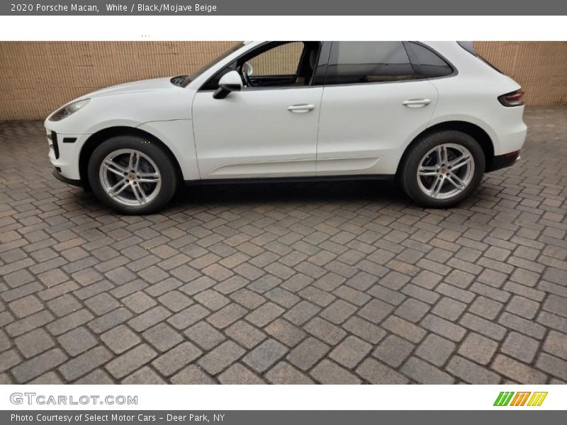 White / Black/Mojave Beige 2020 Porsche Macan